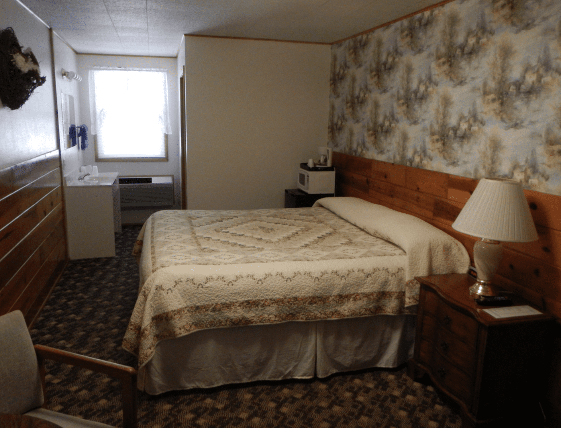 Motel Rooms Spring Creek Inn Hill City, SD Taking Reservations Now