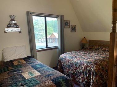 China Gulch Loft Area (1 Twin bed and 1 full bed)